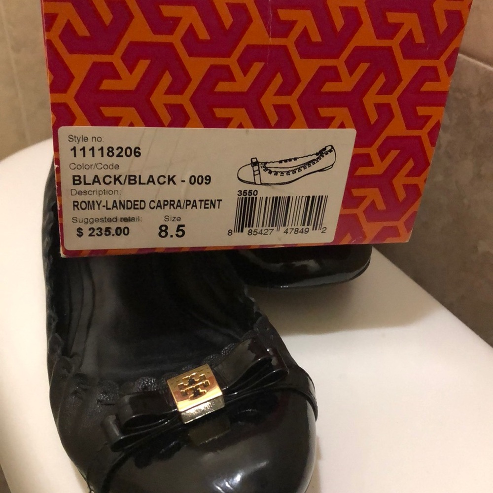 Tory Burch flat black color with gold emblem - Picture 7 of 8